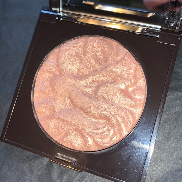 Laura Mercier Indiscretion Face Illuminator Highlighter - Picture 3 of 17